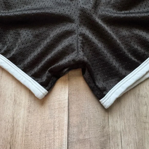 Men’s 2.5-3in Mesh Shorts - Picture 3 of 7